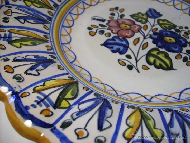 Antig&uuml;edades: PLATO GALLONADO DE TALAVERA - Foto 5