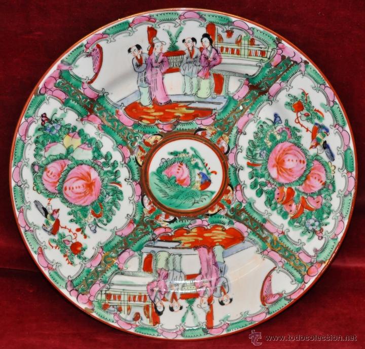 Antigüedades: PLATO DE PORCELANA ORIENTAL HECHO EN MACAU CHINA PINTADO Y ESMALTADO A MANO. SELLADO EN BASE