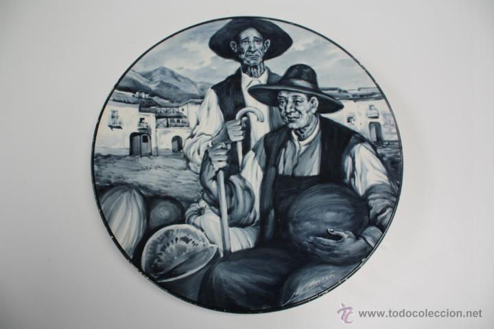 Antig&uuml;edades: -TIPOS VASCOS- V. ZUBIAURRE. GRAN PLATO PARA COLGAR PINTADO A MANO Y FIRMADO. 40 CMS. DE DI&Aacute;METRO.