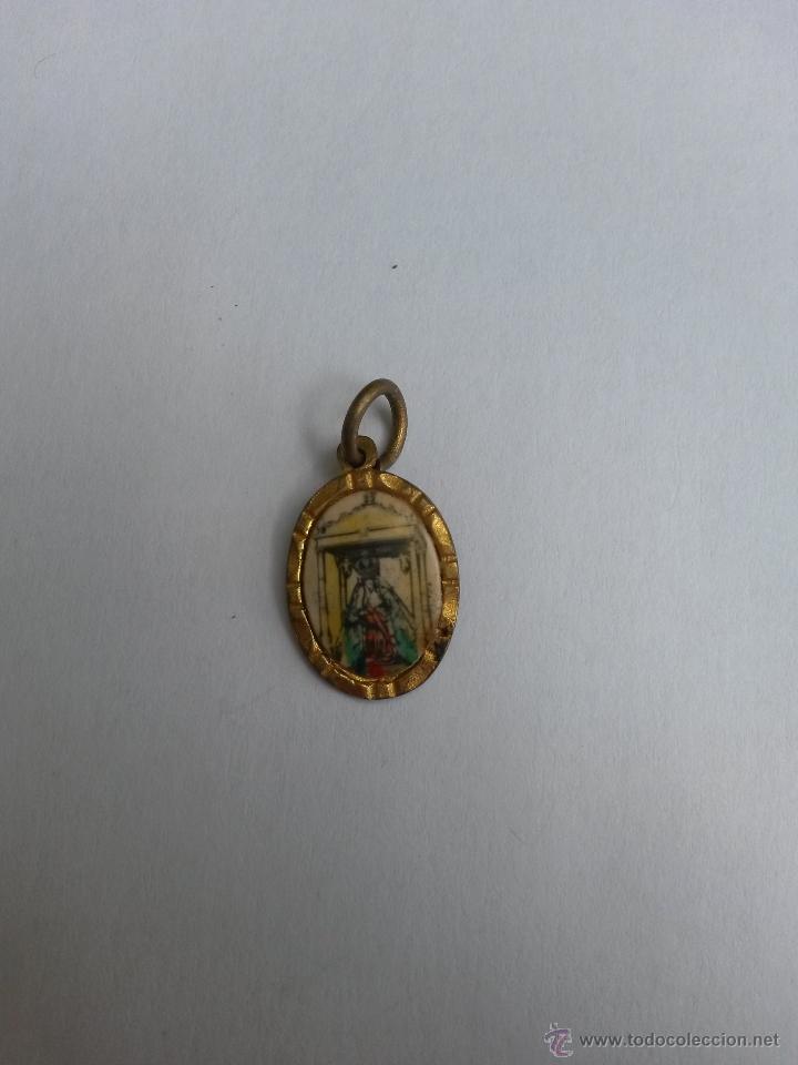 Antig&uuml;edades: medalla virgen de Leon de 1,8 x 1,1 cms - Foto 1