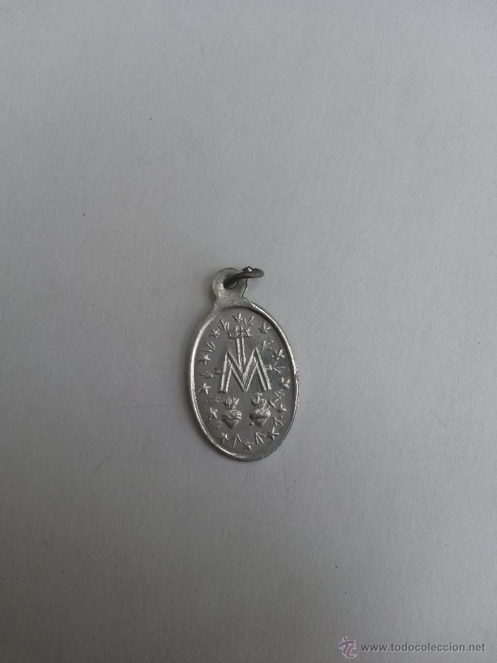 Antig&uuml;edades: Medalla virgen de 2,3 x 1,3 cms - Foto 2