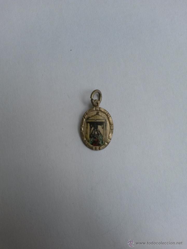 Antig&uuml;edades: medalla virgen de Leon de 1,8 x 1,1 cms - Foto 1