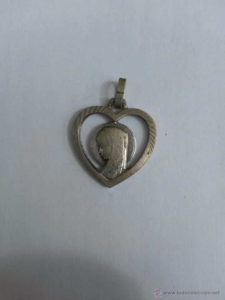 Antig&uuml;edades: Medalla virgen y corazon 2 x 2,3 cms - Foto 2