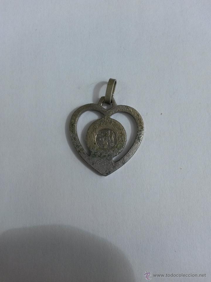 Antig&uuml;edades: Medalla virgen y corazon 2 x 2,3 cms - Foto 3