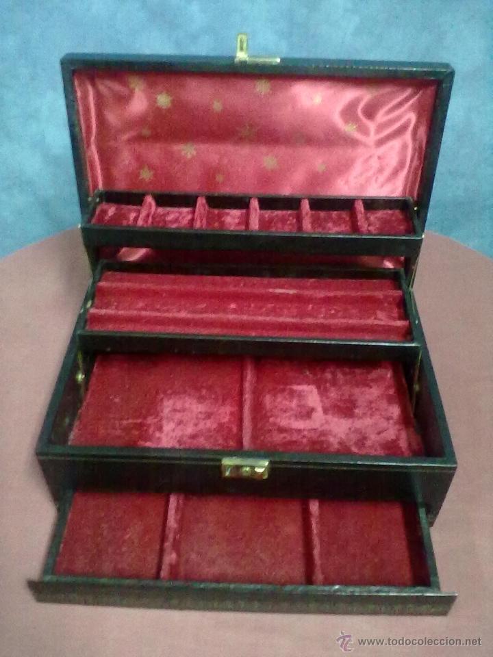 Antig&uuml;edades: CAJA EXPOSITOR JOYERO CUERO - Foto 1