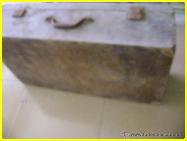 Antig&uuml;edades: Antigua maleta de madera - Foto 10