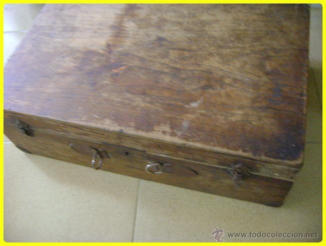 Antig&uuml;edades: Antigua maleta de madera - Foto 5