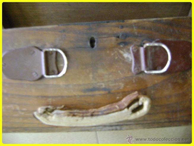Antig&uuml;edades: Antigua maleta de madera - Foto 6