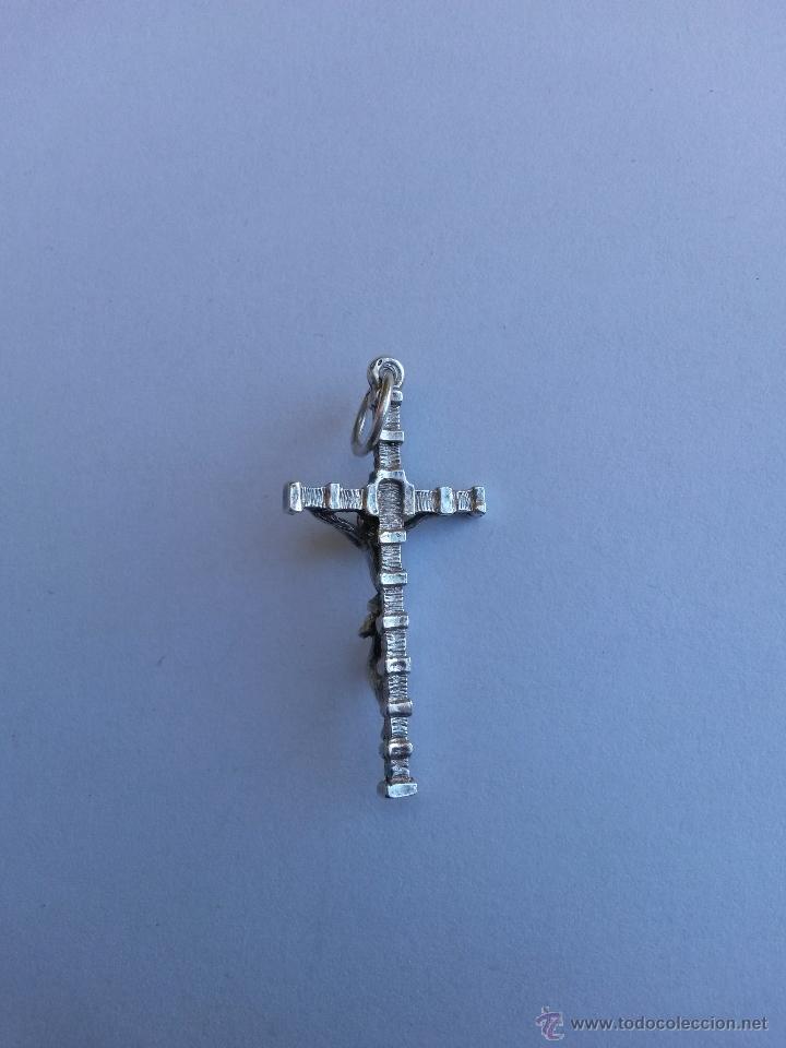 Antig&uuml;edades: Crucifijo de plata de 3,5 x 1,7 cms - Foto 2
