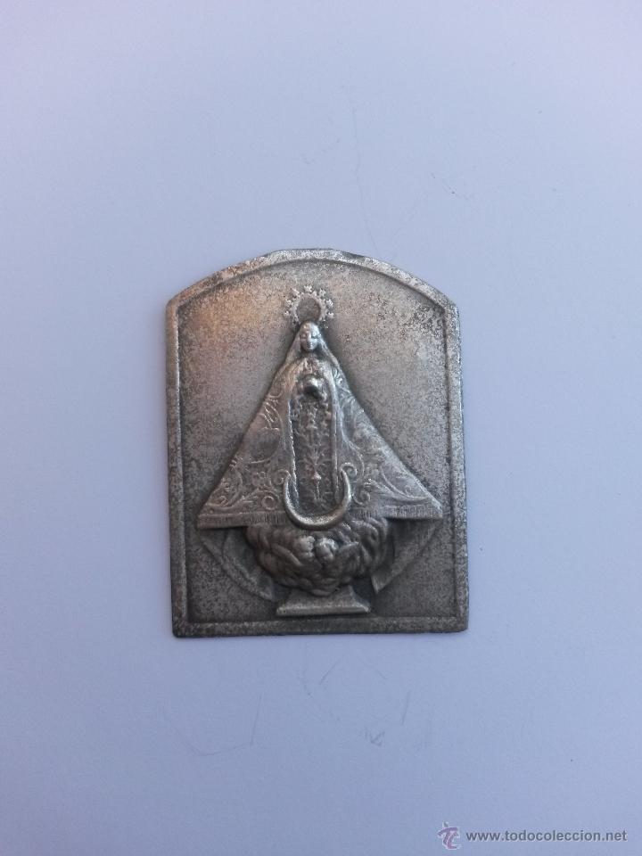 Antig&uuml;edades: Chapa con virgen de 3 x 2,3 cms - Foto 1