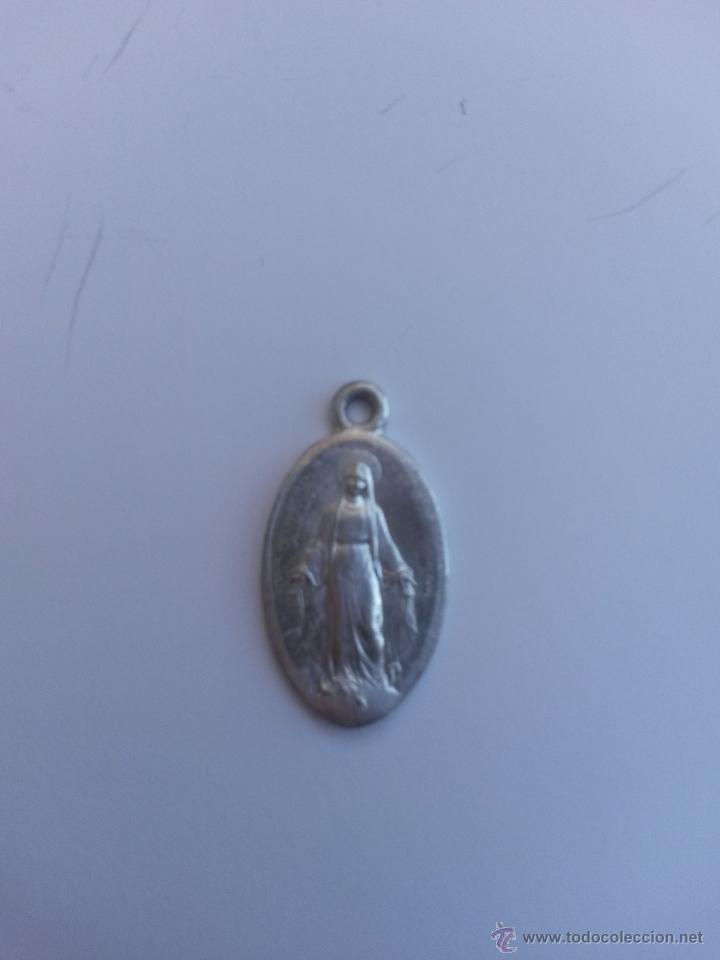 Antig&uuml;edades: Medalla virgen maria de 2 x 1,1 cms - Foto 1