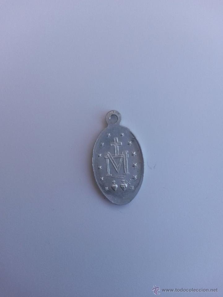 Antig&uuml;edades: Medalla virgen maria de 2 x 1,1 cms - Foto 2