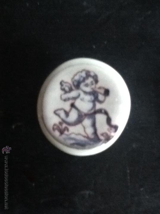 Antig&uuml;edades: BOT&Oacute;N DE CERAMICA DE TALAVERA CON QUERUBIN TOCANDO UNA FLAUTA - Foto 1