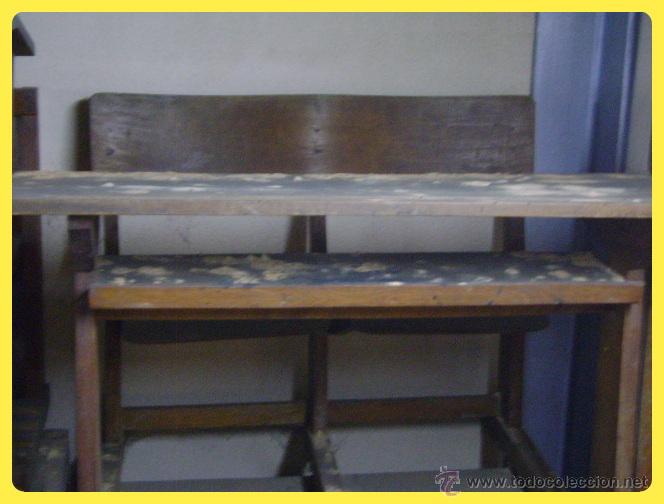 Antig&uuml;edades: Pupitre de madera con asientos abatibles necesita restauracion
