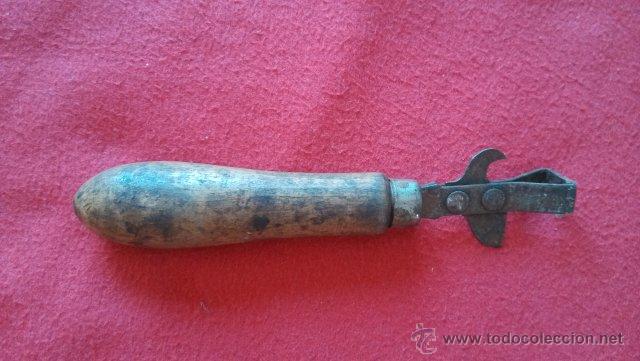 Antig&uuml;edades: ANTIGUO ABRELATAS RUSTICO - Foto 1