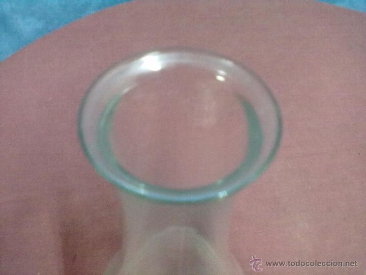 Antig&uuml;edades: BOTELLA FLORERO CRISTAL MOLDE - Foto 4