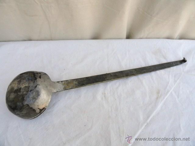 Antig&uuml;edades: BONITO CUCHAR&Oacute;N DE METAL CON MANGO DECORADO. - Foto 2