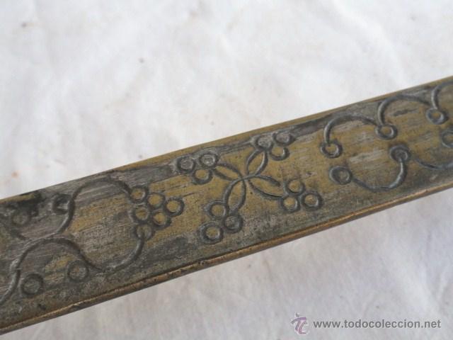 Antig&uuml;edades: BONITO CUCHAR&Oacute;N DE METAL CON MANGO DECORADO. - Foto 8