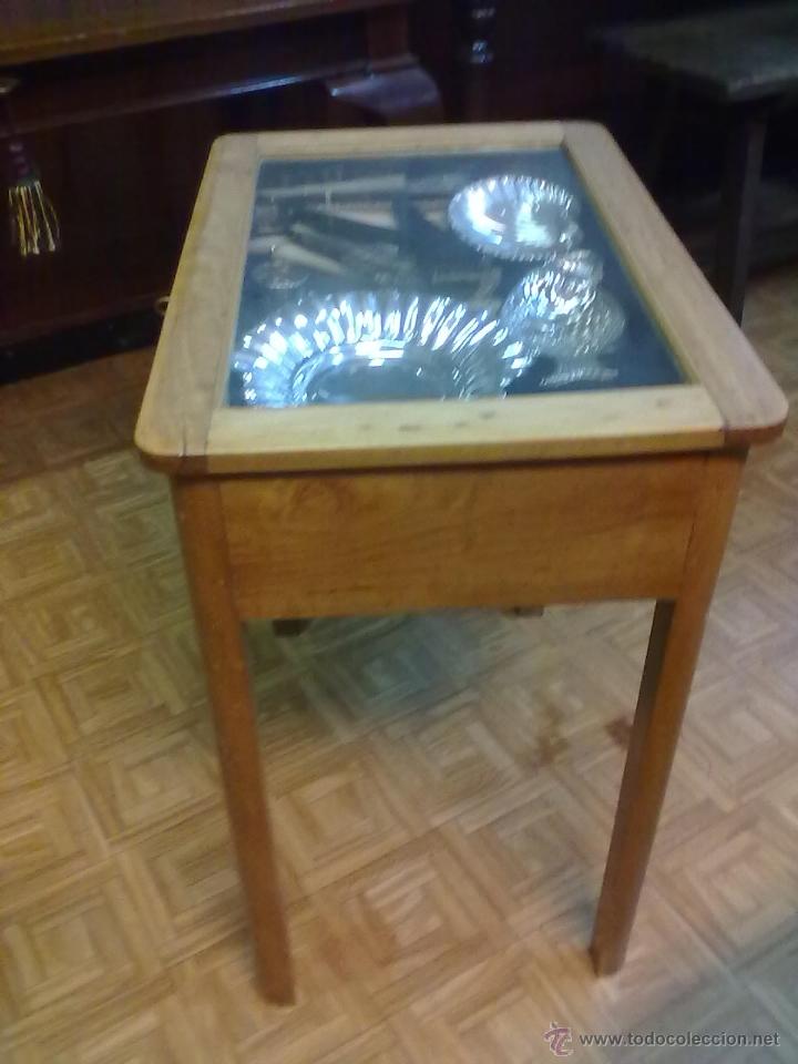 Antig&uuml;edades: MESA VITRINA EXPOSITOR - Foto 2