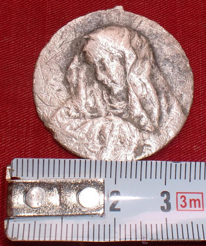 Antig&uuml;edades: Gran Medalla Virgen plata maciza - Foto 1