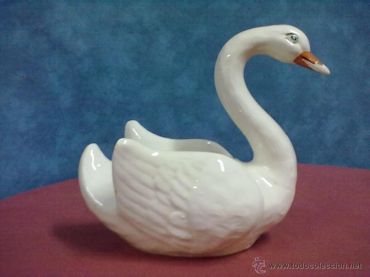 Antig&uuml;edades: CISNE CENTRO DE MESA LOZA FLORERO JARDINERA - Foto 1