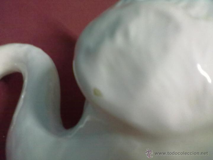 Antig&uuml;edades: CISNE CENTRO DE MESA LOZA FLORERO JARDINERA - Foto 5