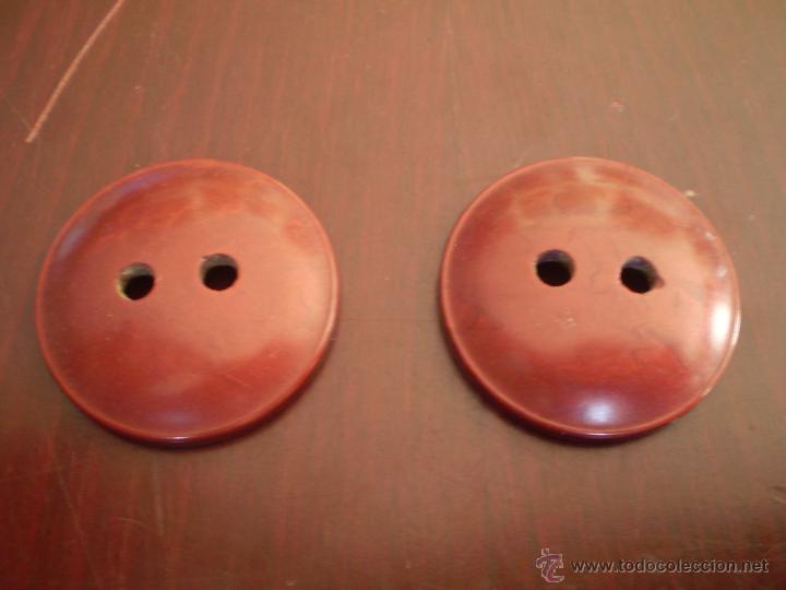 Antig&uuml;edades: PAREJA DE BOTONES DE BAQUELITA - Foto 2