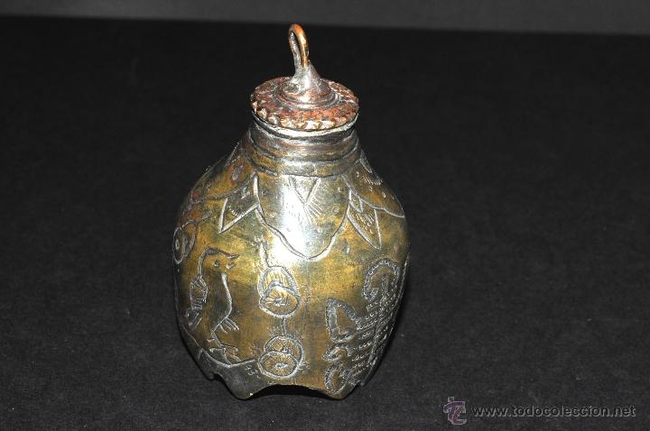 Antig&uuml;edades: ANTIGUA PIEZA EN BRONCE CON GRABADOS - Foto 1