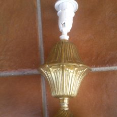 Antigüedades: LAMPARA DE SOBREMESA DE METAL DORADO . Lote 44049591