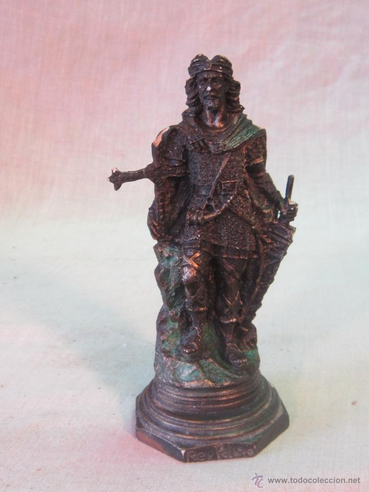 Antiques: REY PELAYO EN RESINA