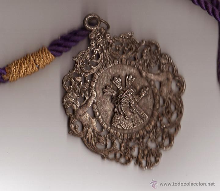 Antig&uuml;edades: MEDALLA CON CORD&Oacute;N HERMANDAD GRAN PODER SEVILLA - Foto 1