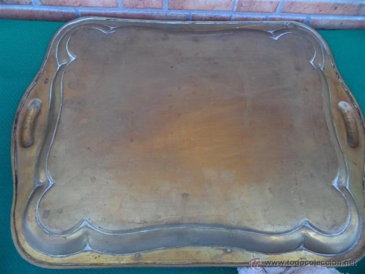 Antig&uuml;edades: bandeja metal repujada - Foto 2