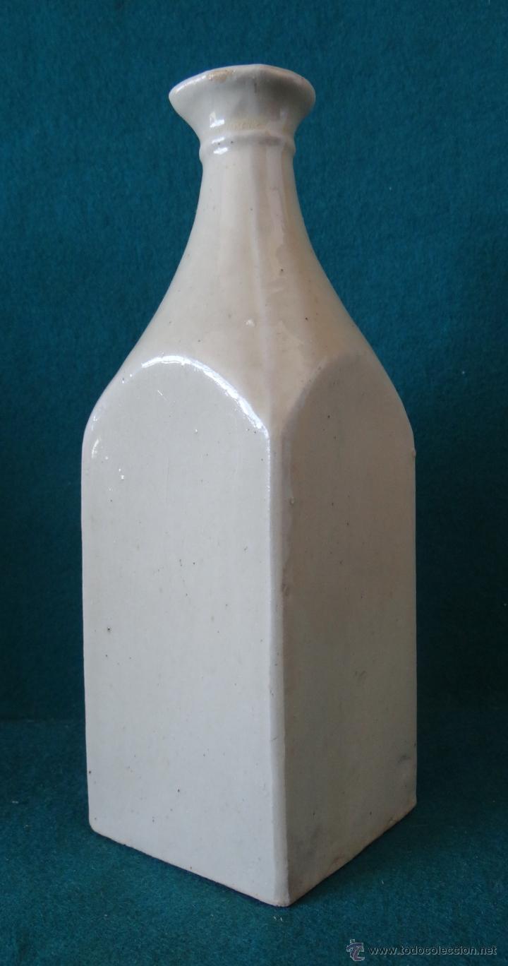 Antig&uuml;edades: ANTIGUA BOTELLA DE CERAMICA GRES CUADRADA CON PICO DE VERTER - - Foto 1