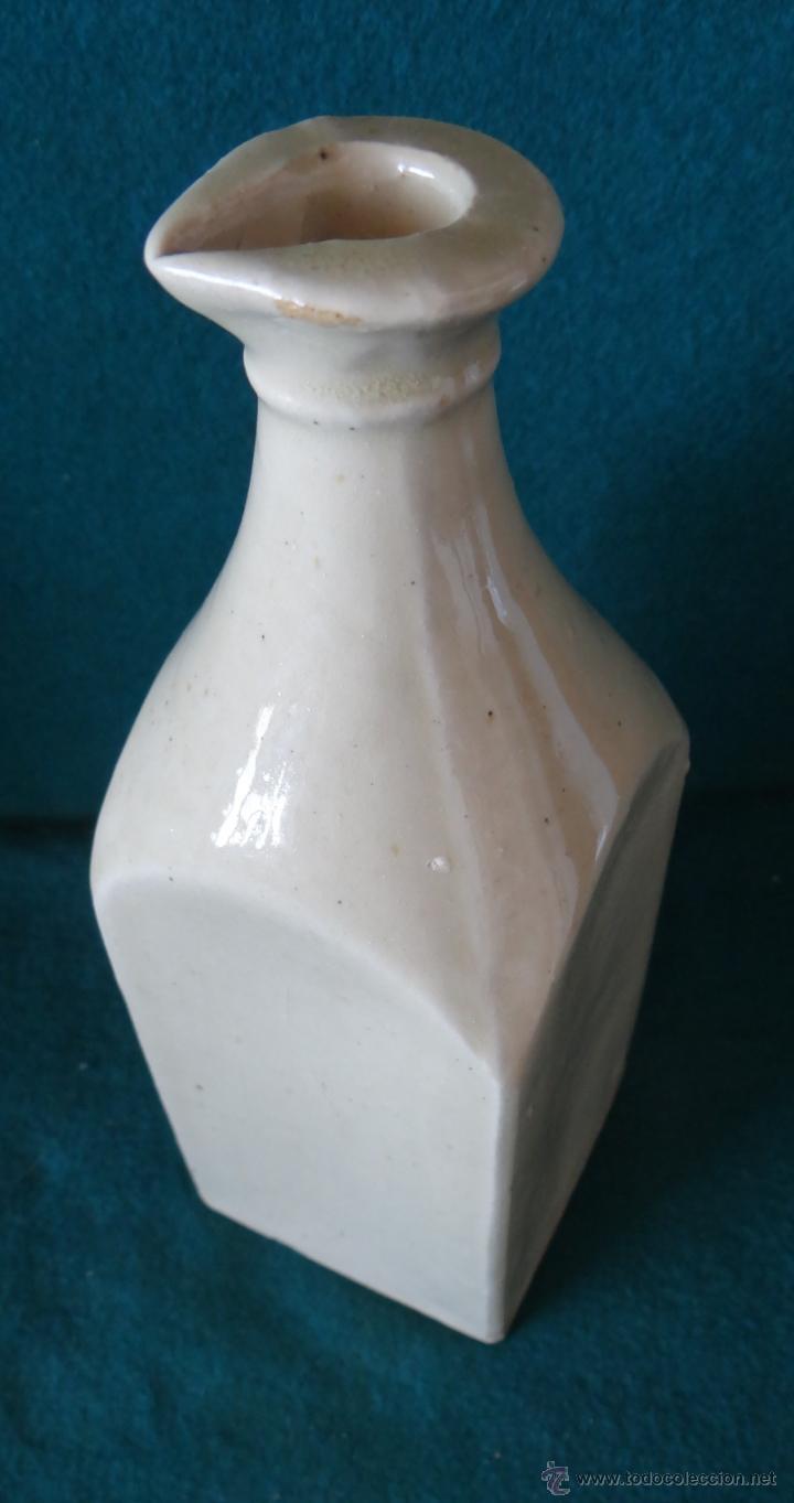 Antig&uuml;edades: ANTIGUA BOTELLA DE CERAMICA GRES CUADRADA CON PICO DE VERTER - - Foto 2