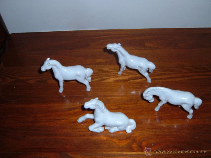 Antig&uuml;edades: 4 peque&ntilde;os caballos - Foto 1