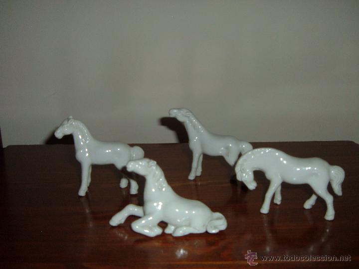 Antig&uuml;edades: 4 peque&ntilde;os caballos - Foto 2