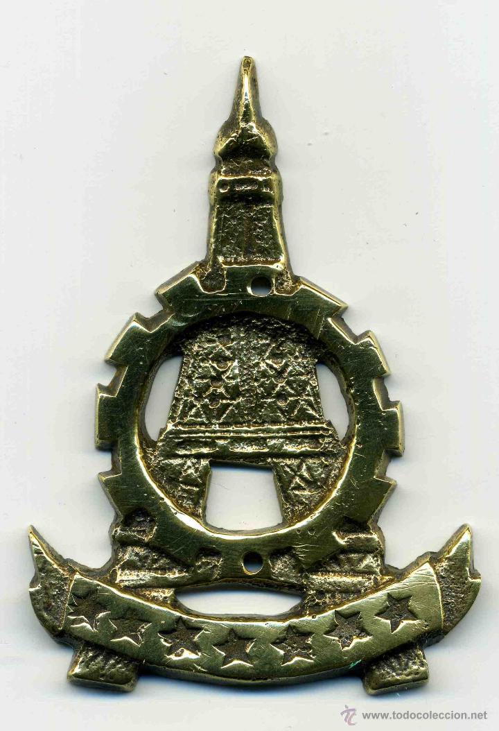 Antiques: Antiguo adorno en lat&oacute;n de la Torre Eiffel. (8 x 5,5 cm)