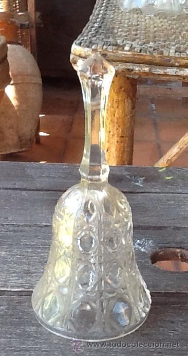 Antig&uuml;edades: CAMPANA CRISTAL TALLADO. 13 X 6 CM