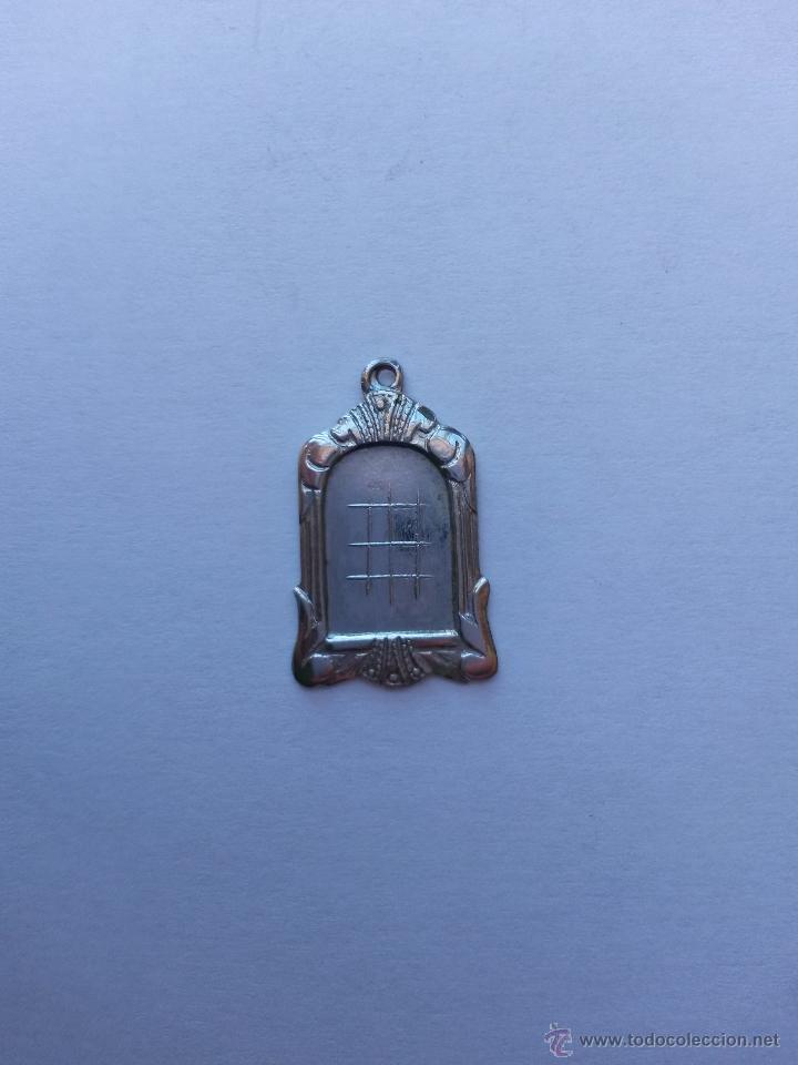 Antig&uuml;edades: Medalla sin el santo de 2,4 x 1,4 cms - Foto 1