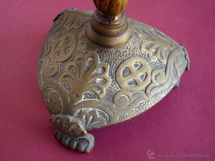 Antig&uuml;edades: CANDELERO ANTIGUO DE ALTAR. BRONCE. - Foto 3