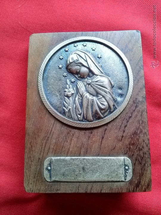 Antig&uuml;edades: VIRGEN NI&Ntilde;A EN PLATA SOBRE MADERA - Foto 1