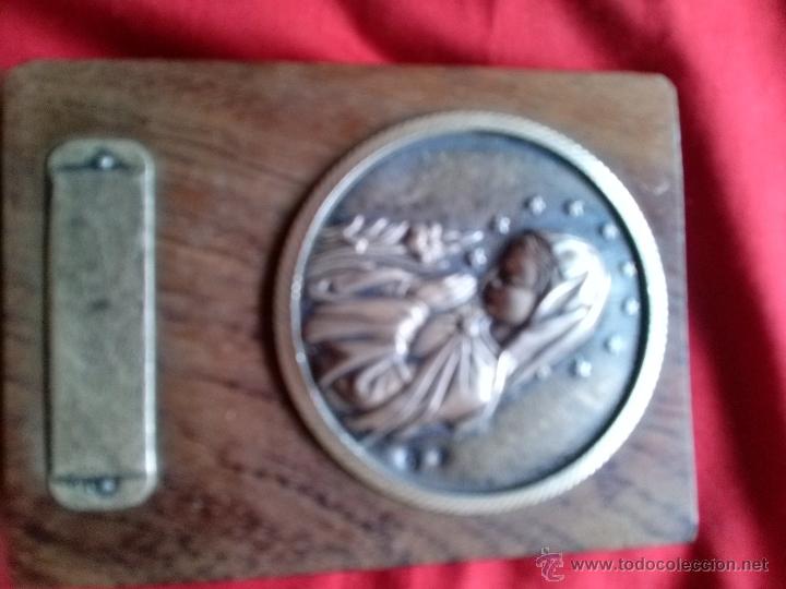 Antig&uuml;edades: VIRGEN NI&Ntilde;A EN PLATA SOBRE MADERA - Foto 2