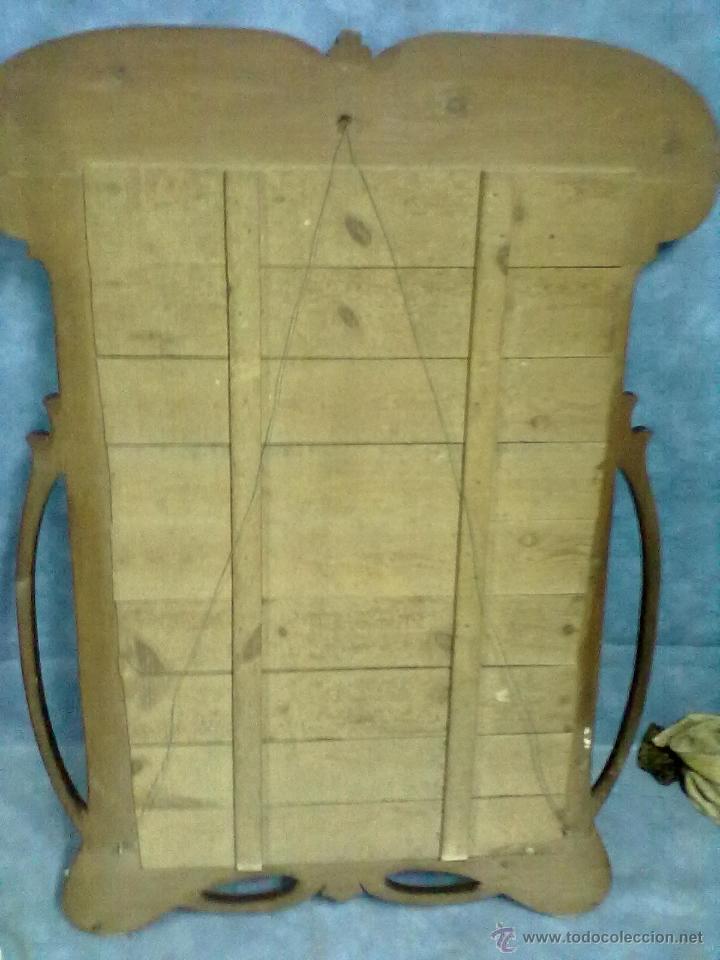 Antig&uuml;edades: ESPEJO MODERNISTA TALLADO EN MADERA CON LUNA BISELADA. - Foto 6