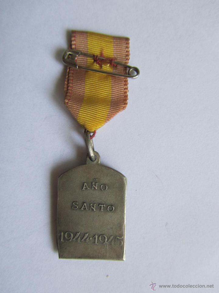 Antig&uuml;edades: Medalla A&ntilde;o Santo 1944-1945 - Foto 3