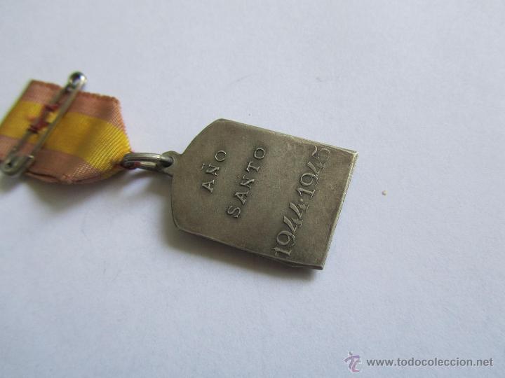 Antig&uuml;edades: Medalla A&ntilde;o Santo 1944-1945 - Foto 4
