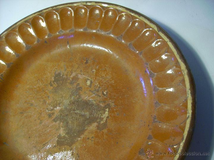 Antig&uuml;edades: PLATO CERAMICA GALLONADO DE MATARO - Foto 3