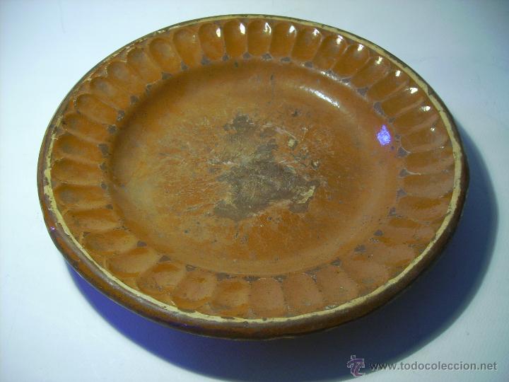 Antig&uuml;edades: PLATO CERAMICA GALLONADO DE MATARO - Foto 4