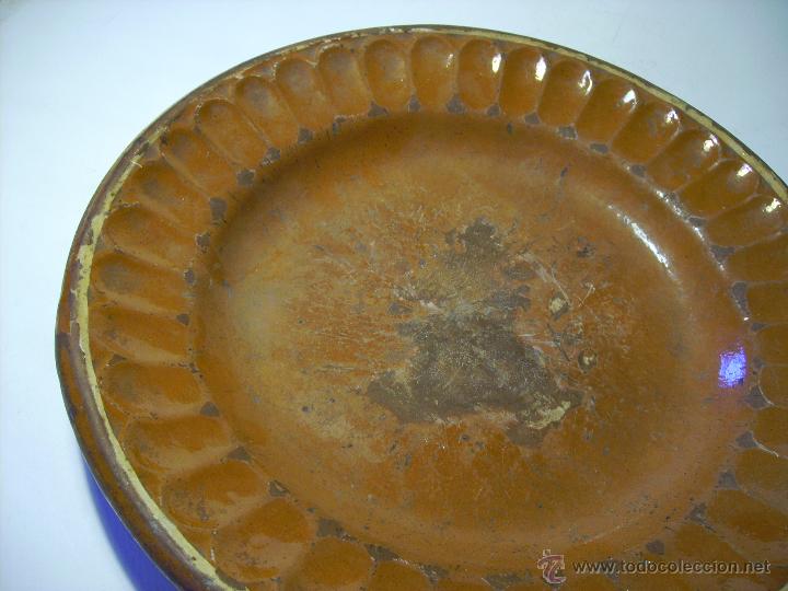 Antig&uuml;edades: PLATO CERAMICA GALLONADO DE MATARO - Foto 5