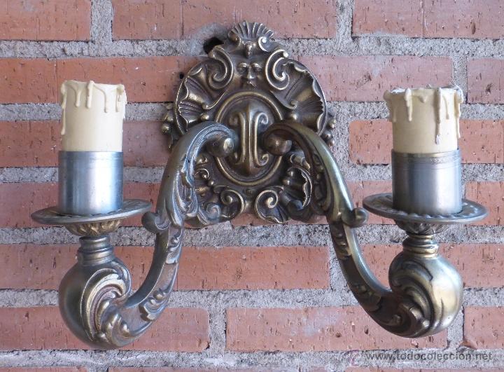 Antig&uuml;edades: APLIQUE DE PARED DE DOS BRAZOS EN BRONCE - Foto 1