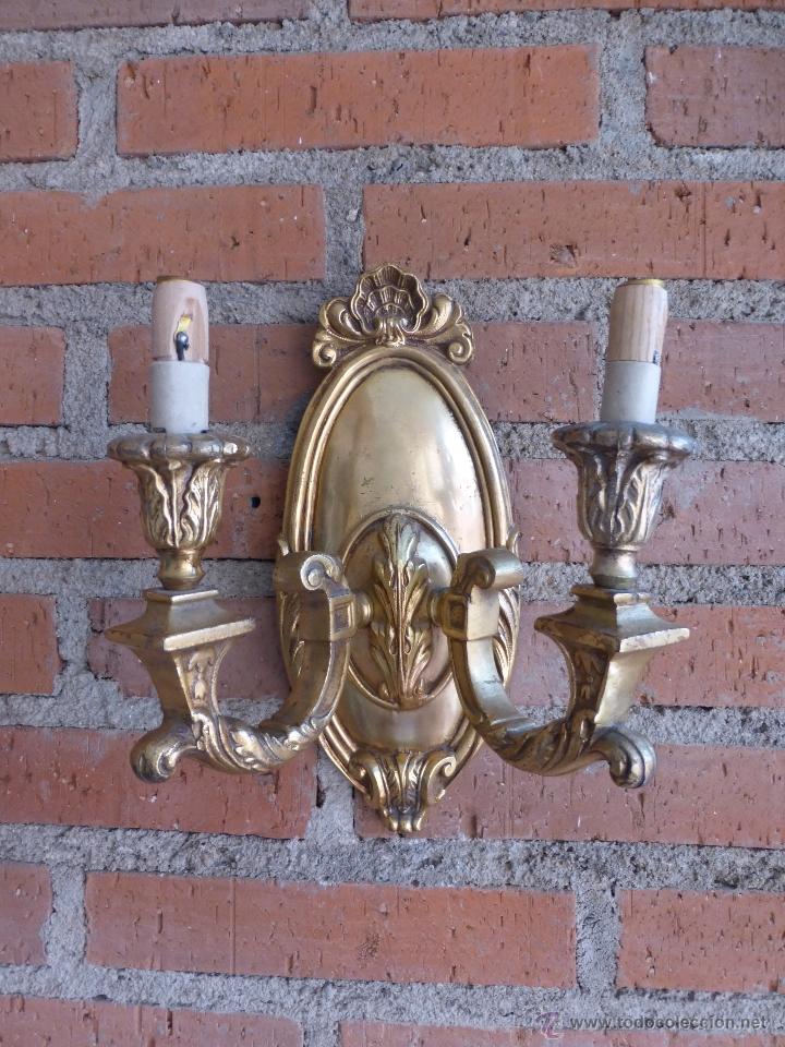 Antig&uuml;edades: APLIQUE DE PARED DE DOS BRAZOS DE BRONCE - Foto 1